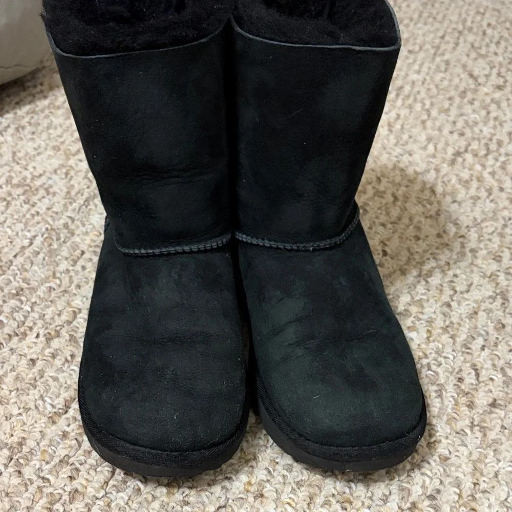 UGG Black Winter Boots with Shearling Lining - Picture 4 of 5
